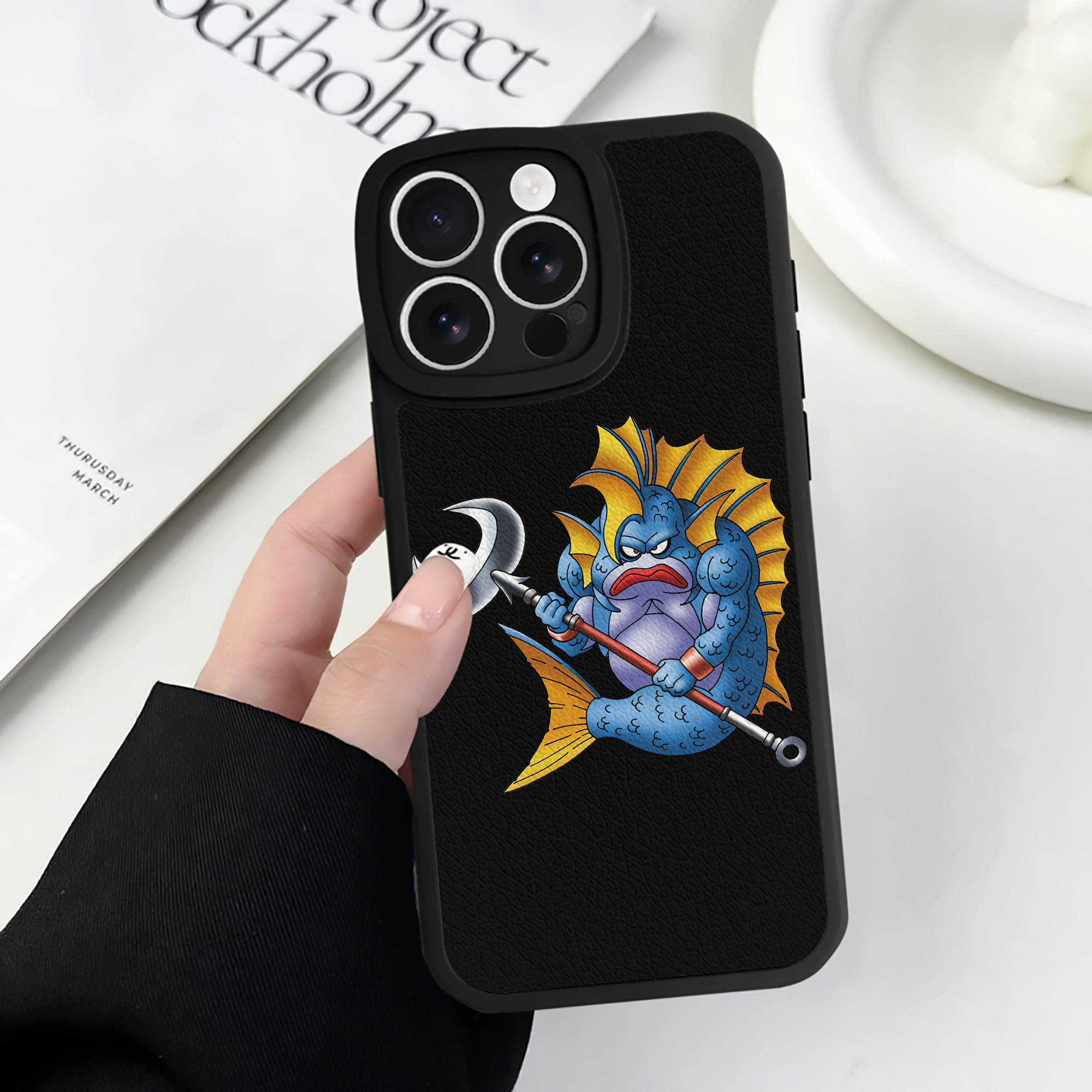 （画像用） ドラゴンクエスト Doragon Kuesuto Dragon Quest 【iPhone 16シリーズ対応】シリコンスマホケース（レザー調） 材質：シリコン